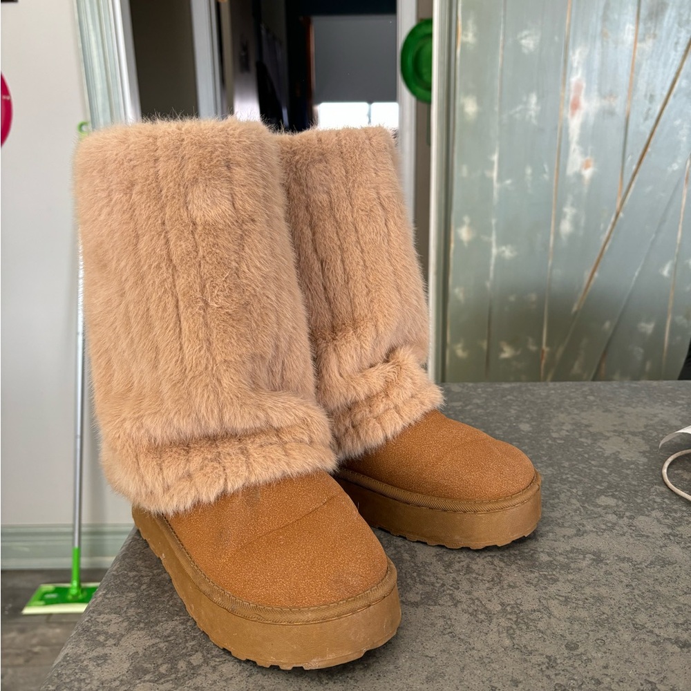 Ladies faux fur boots